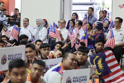 FAHMI FADZIL