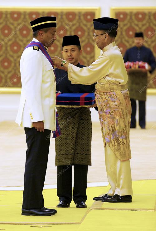 KL17_26092013_AGONG_PINGAT