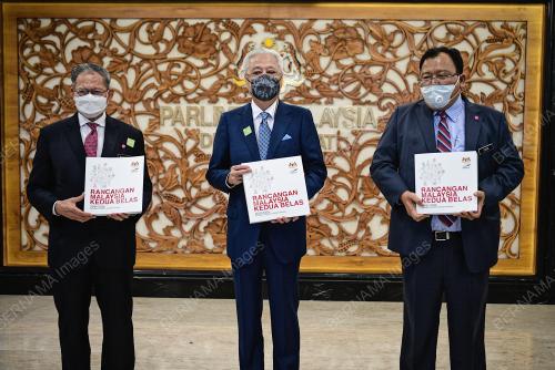 DATUK SERI ISMAIL SABRI YAAKOB