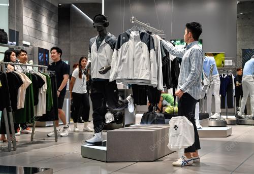 OPENING OF THE FIRST DESCENTE STORE IN SOUTH EAST ASIA
