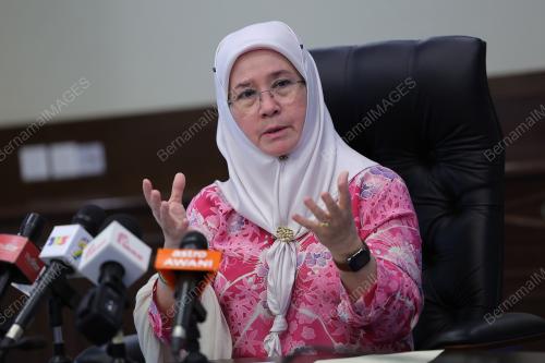 TUNKU AZIZAH AMINAH MAIMUNAH ISKANDARIAH