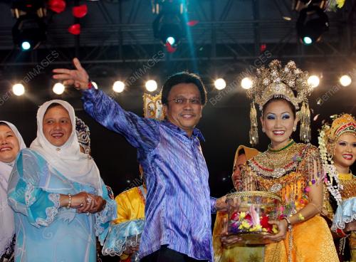 MOHD SHAFIE APDAL