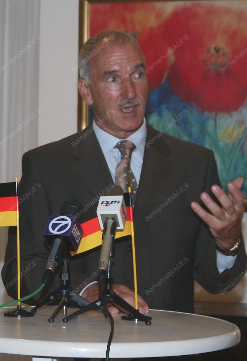 DR GUENTER GEUBER