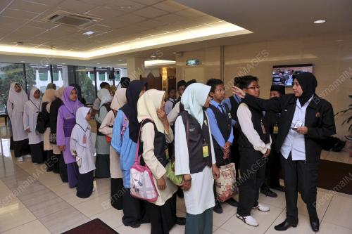 KL17_29102015_PELAJAR_DEWAN