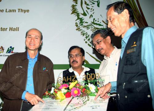 LEE LAM THYE