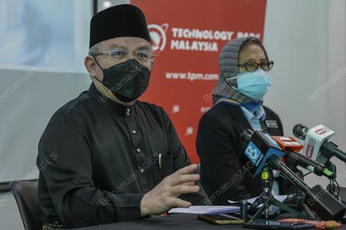 DATUK SERI DR ADHAM BABA