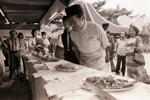 DATUK SERI DR. MAHATHIR BIN MOHAMAD