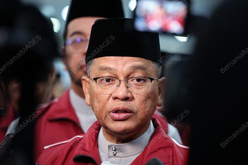DATUK DR MOHD NA'IM MOKHTAR