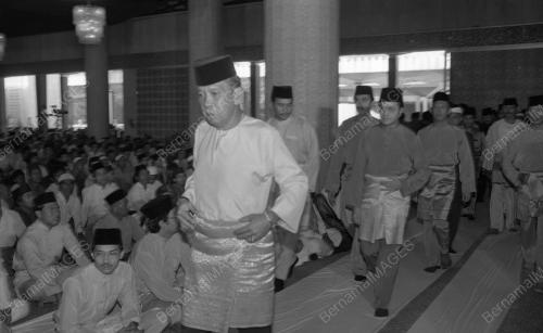 KL17_31072015_AGONG_SOLAT