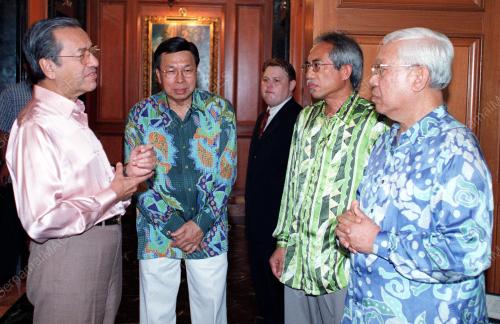 KL18-24_01_2001_MAHATHIR-KADIR_18012016
