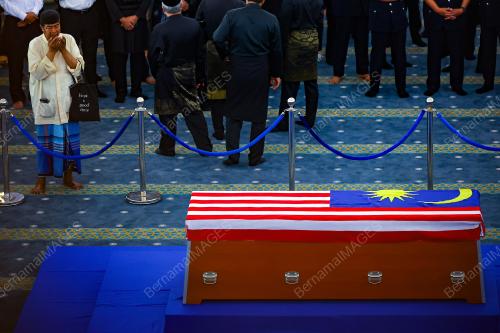 ALLAHYARHAM TUN ABDULLAH AHMAD BADAWI
