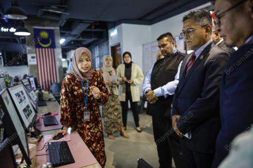 DATUK AWALAN AZIZ