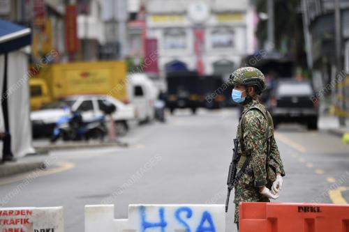 BERTUGAS PADA HARI BURUH