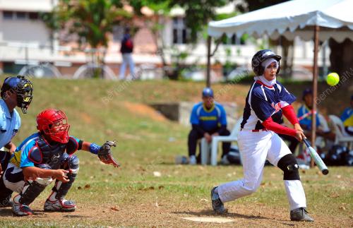 KL18_01072012_SOFTBALL