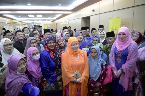 TUNKU HAJAH AZIZAH AMINAH MAIMUNAH ISKANDARIAH