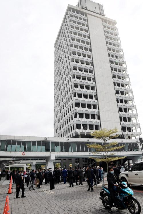 PERSIDANGAN PARLIMEN PENGGAL KETIGA 