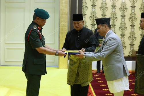 AL-SULTAN ABDULLAH RI'AYATUDDIN AL-MUSTAFA BILLAH SHAH