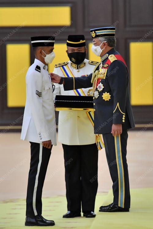AL-SULTAN ABDULLAH RI'AYATUDDIN AL-MUSTAFA BILLAH SHAH