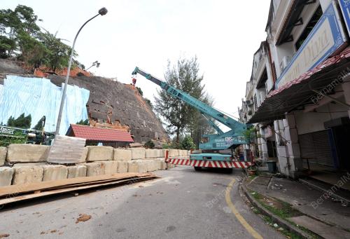 KL18_03012013_TANAH_RUNTUH