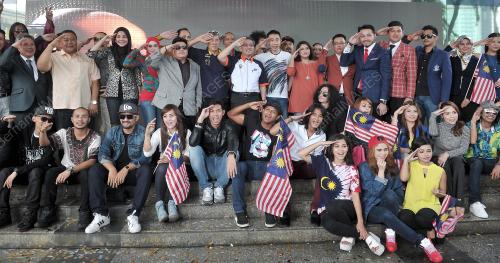 KL18_03092014_SALUTE