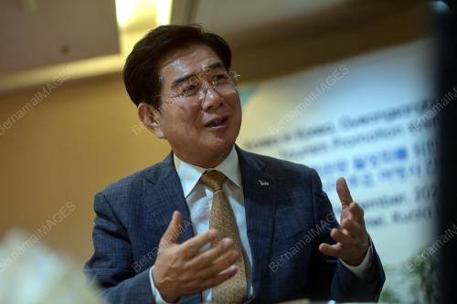 KIM SEONGJO