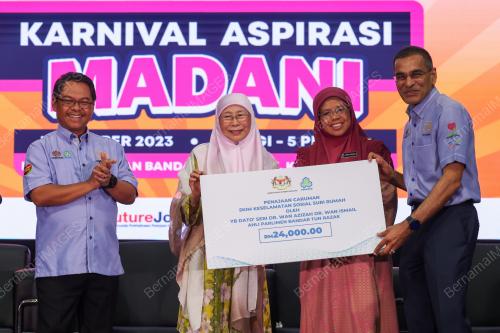 DATUK SERI DR WAN AZIZAH WAN ISMAIL