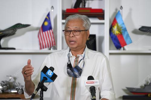 DATUK SERI ISMAIL SABRI YAAKOB