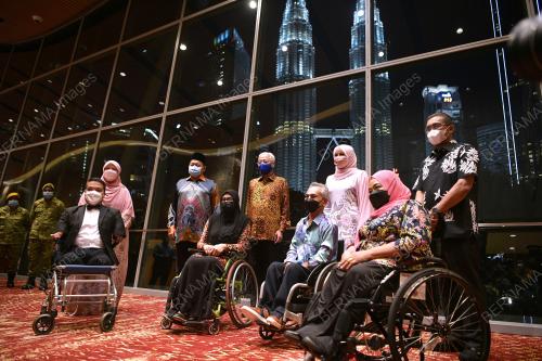 DATUK SERI ISMAIL SABRI YAAKOB