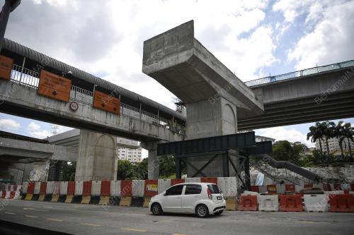 TINJAUAN DI TAPAK RUNTUHAN STRUKTUR LEBUHRAYA SUKE