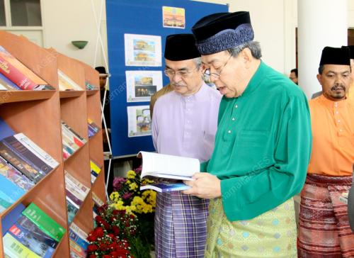 SULTAN SHARAFUDDIN IDRIS SHAH