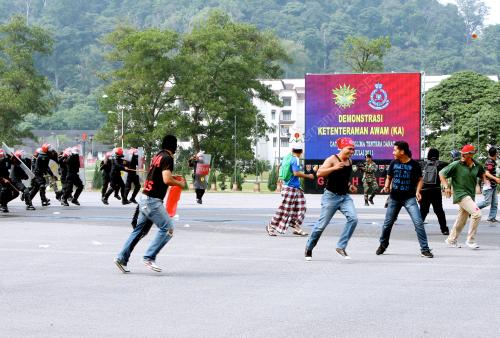 DEMONTRASI KETENTERAMAN AWAM ATM/PDRM