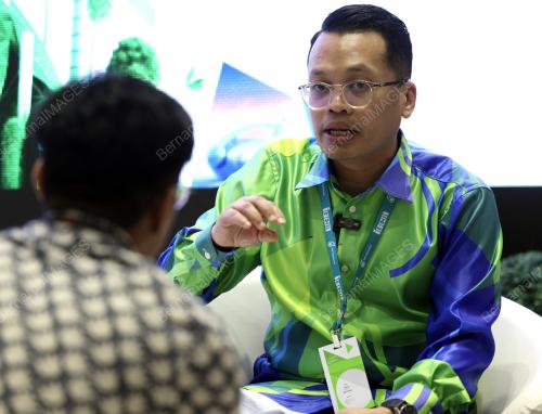 NIK NAZMI NIK AHMAD