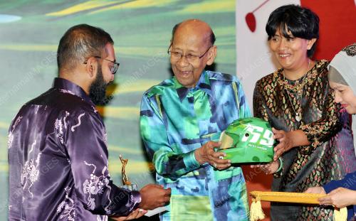 KL18_06042016_AGONG