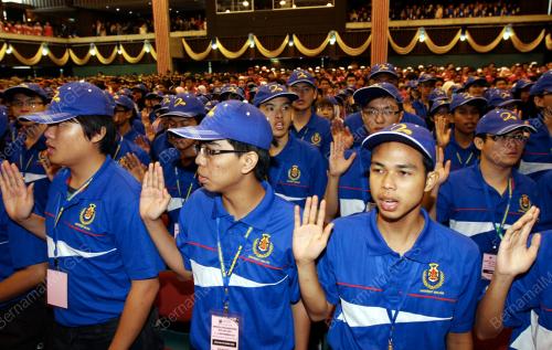 LAFAZ AKUJANJI PELAJAR BARU UM