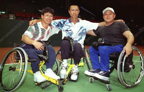 KL18_07012016_TENIS_KERUSI_RODA