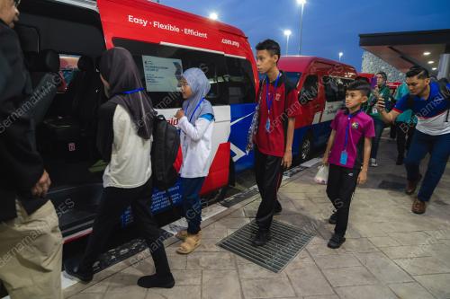 PELAJAR MANGSA DI PPS KE SEKOLAH