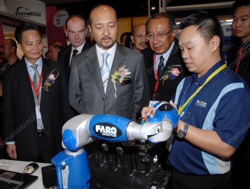 MUKHRIZ TUN MAHATHIR