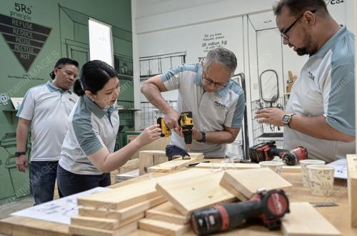 PROGRAM THE GOOD BUILDER