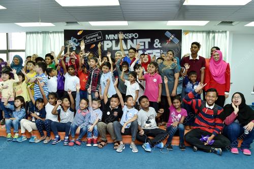 KL18_07122016_PLANET_AND_SPACE