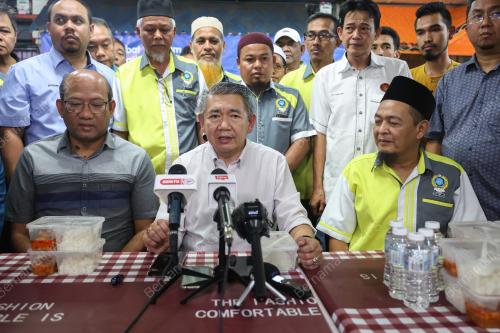 DATUK SERI SALAHUDDIN AYUB