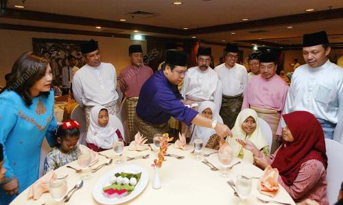 DATUK RAJA AHMAD ZAINUDDIN RAJA OMAR