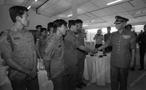KL18_08052015_AGONG_PISAH