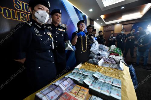 DATUK SERI MAZLAN LAZIM