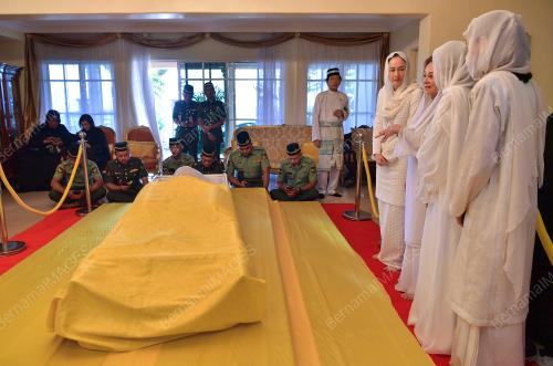 RAJA PERMAISURI PERAK TUANKU ZARA SALIM