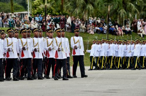 ISTIADAT PERBARISAN PERTAULIAHAN DIRAJA DAN PEMGURNIAAN WATIKAH
