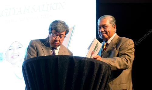 KL18_09012017_PELANCARAN_BUKU