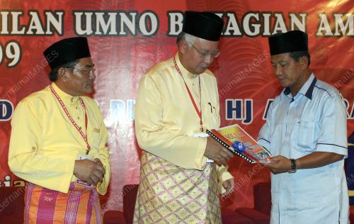 MOHD NAJIB TUN ABDUL RAZAK