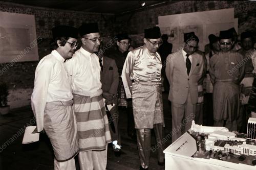 DATUK SERI HUSSEIN ONN