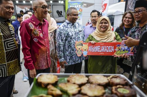 DATUK RUBIAH WANG
