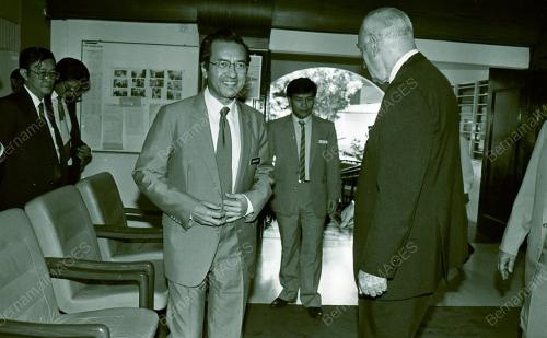 KL18_120390_COMMONWEALTH